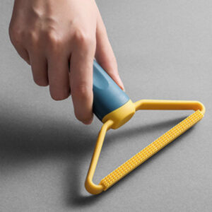 скребок для видалення вовни кішок та собак з килима